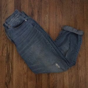 Urban Outfitters- Highwasted Mom Jeans-Light wash